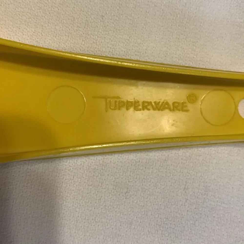 Tupperware Vintage yellow strainer